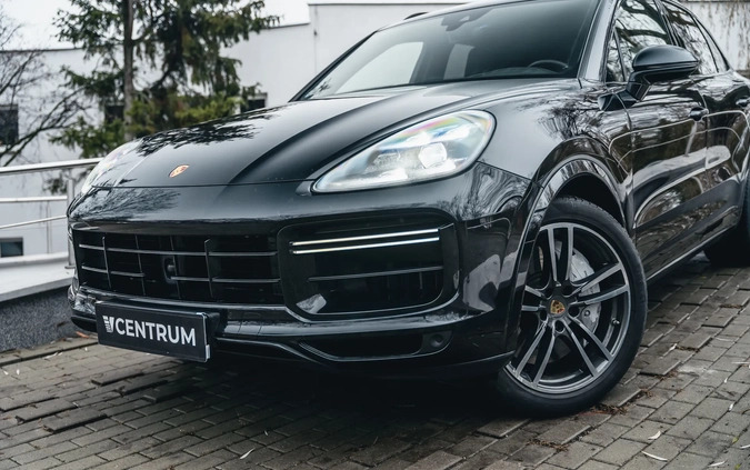 Porsche Cayenne cena 329900 przebieg: 153515, rok produkcji 2018 z Brusy małe 137